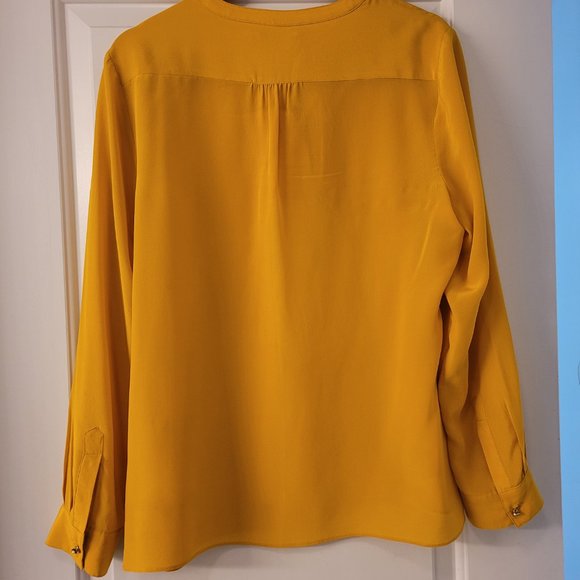 Mustard Yellow silk blouse, banana Republic - Picture 4 of 5